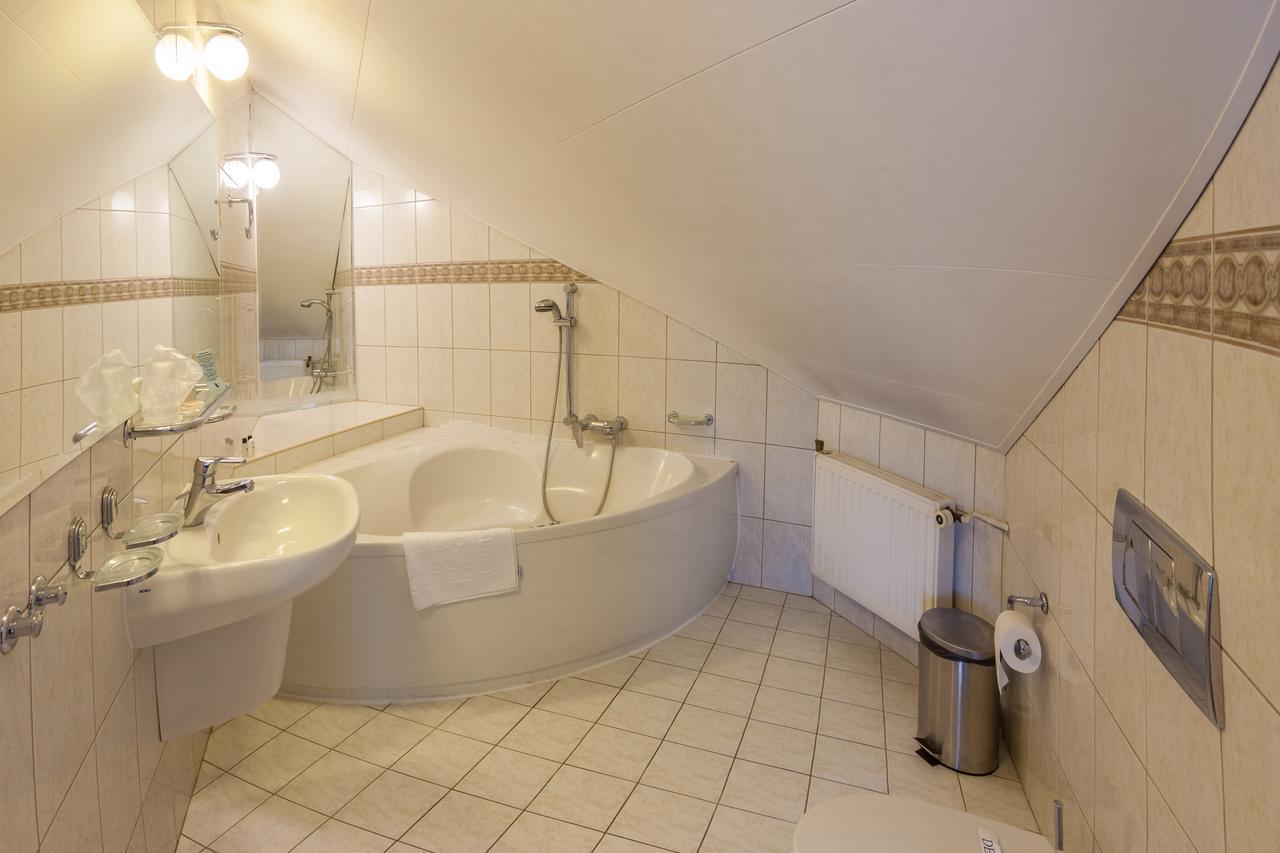 Hotel Jaskolka Ustroń Esterno foto