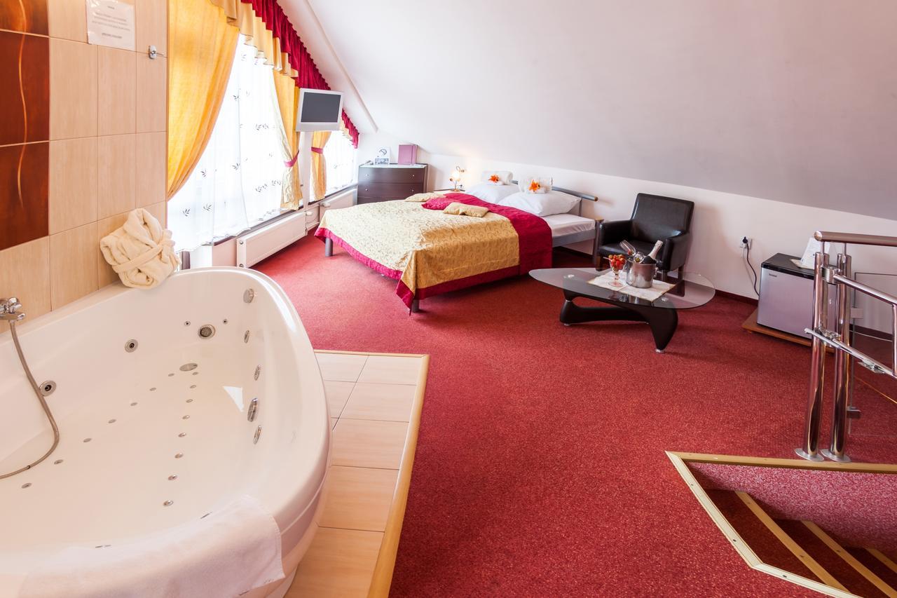 Hotel Jaskolka Ustroń Esterno foto