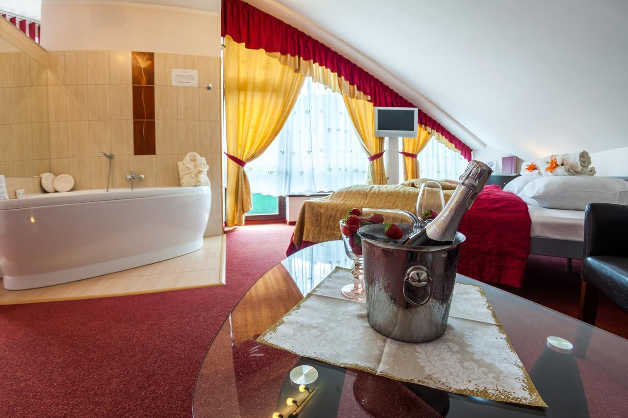Hotel Jaskolka Ustroń Esterno foto